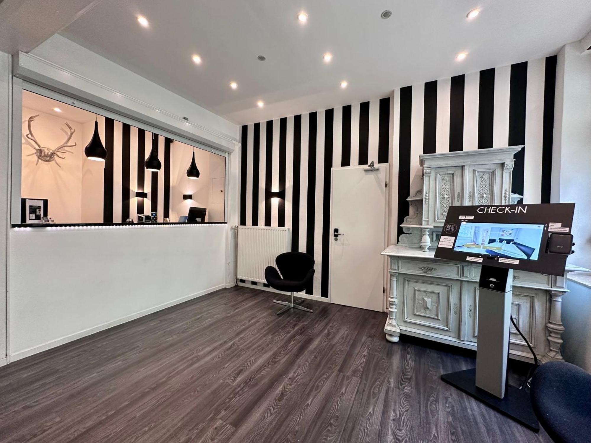 Hotel Alt Deutz City-Messe-Arena Kontaktloser Self Check-In Koln Bagian luar foto