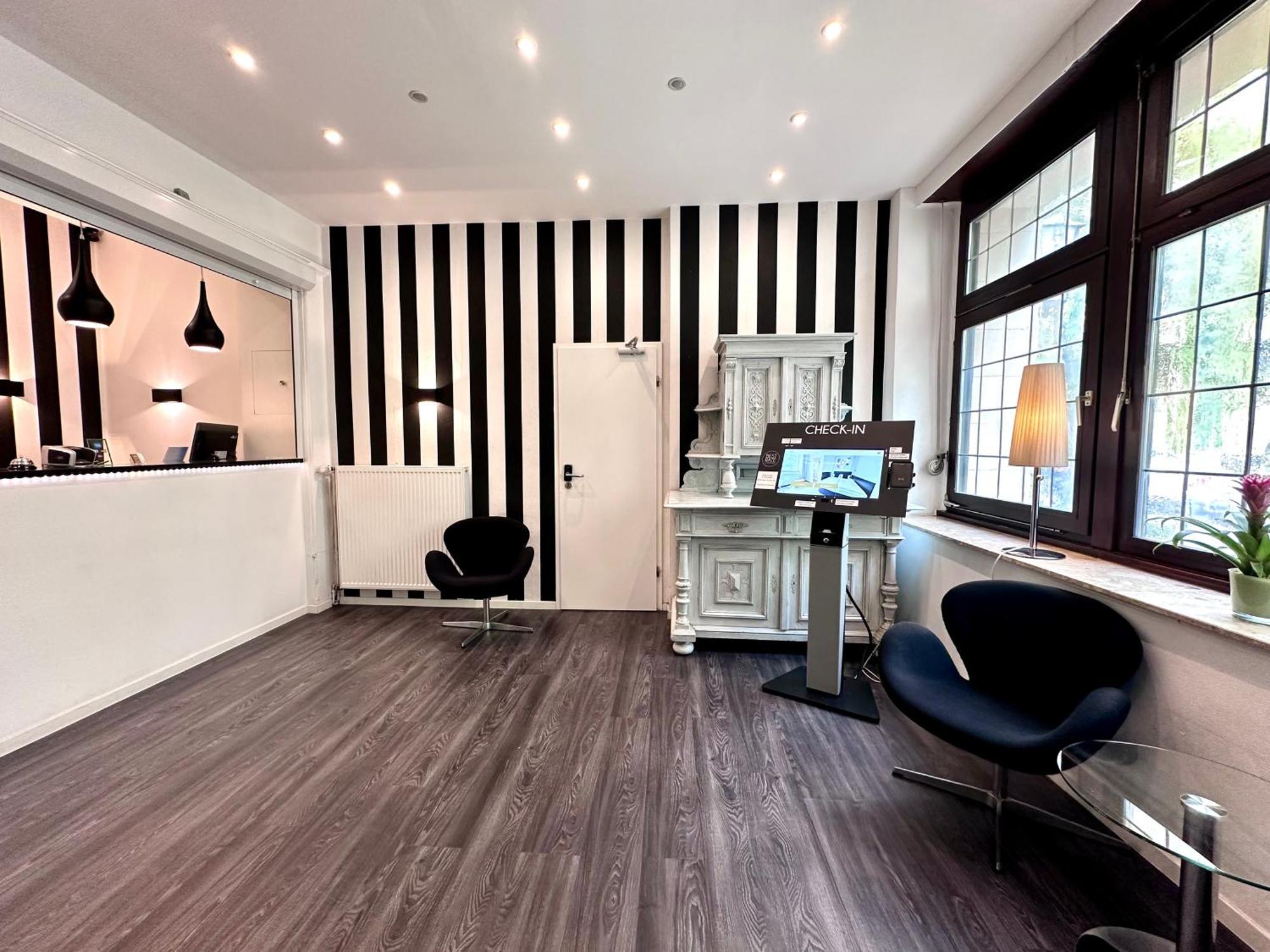 Hotel Alt Deutz City-Messe-Arena Kontaktloser Self Check-In Koln Bagian luar foto