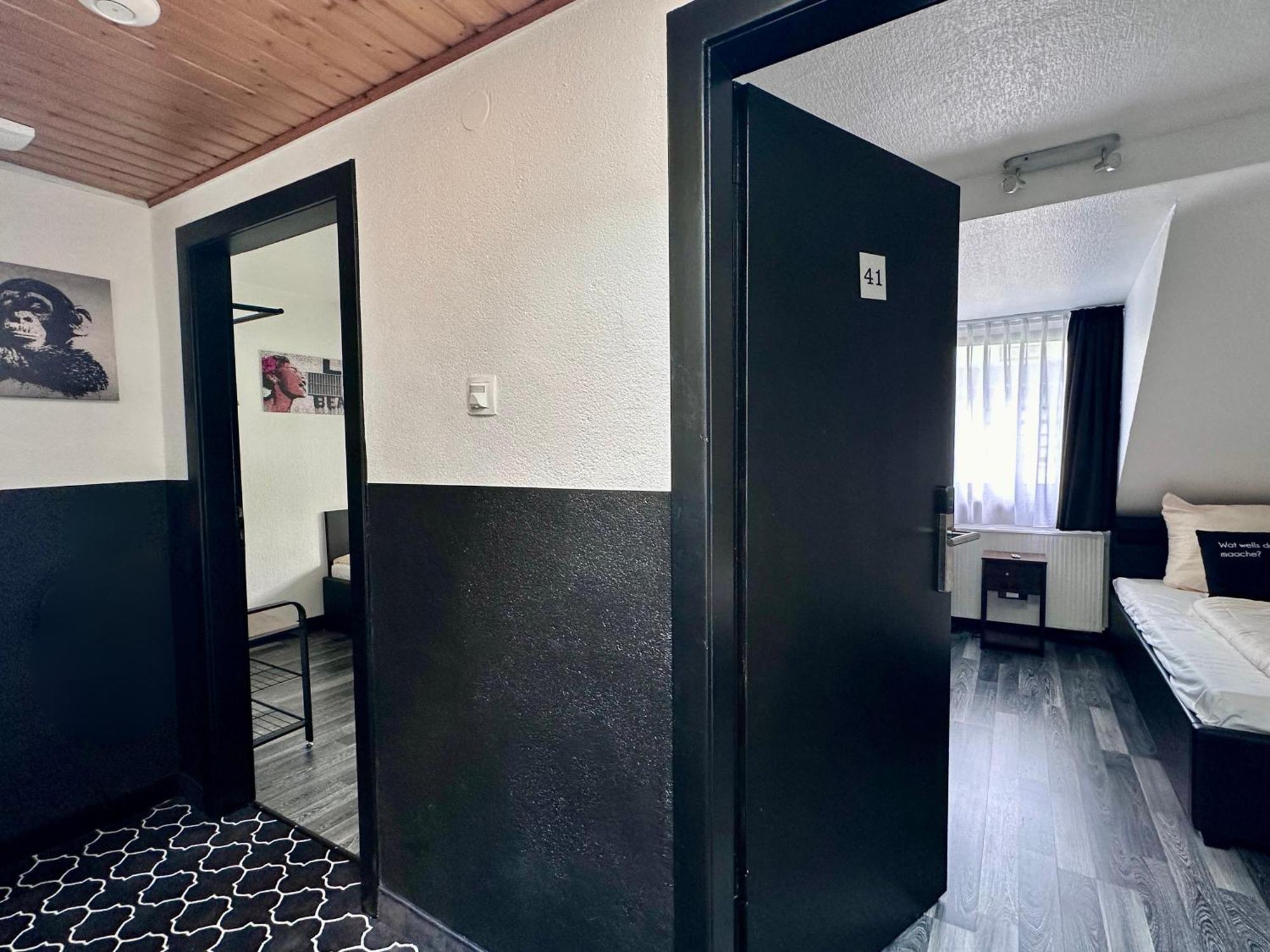 Hotel Alt Deutz City-Messe-Arena Kontaktloser Self Check-In Koln Bagian luar foto