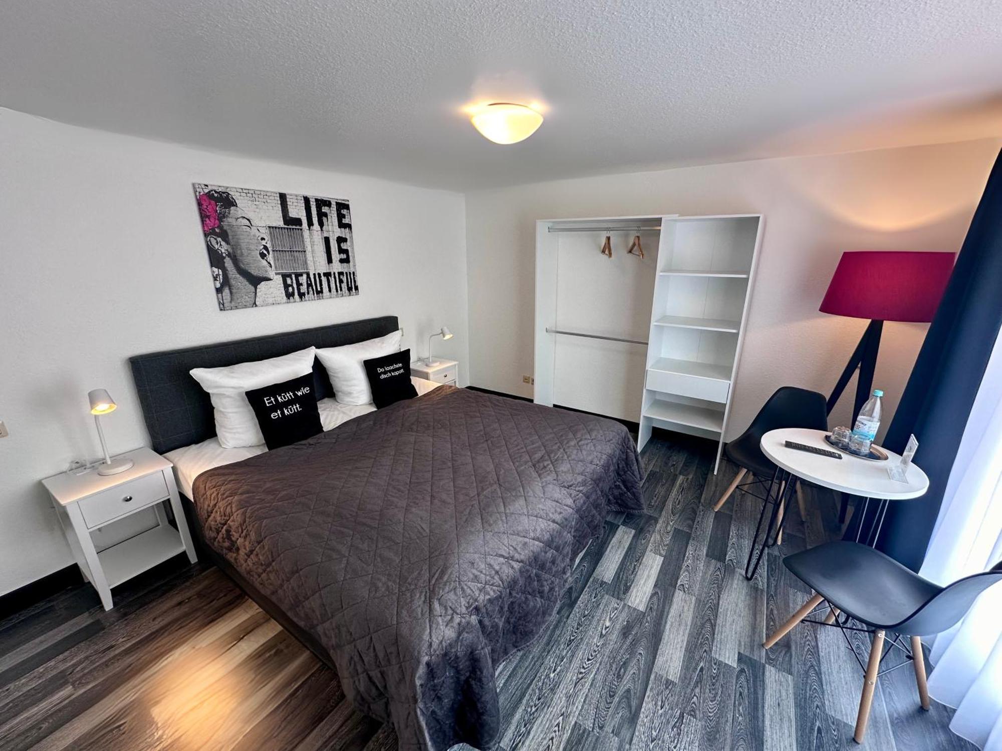 Hotel Alt Deutz City-Messe-Arena Kontaktloser Self Check-In Koln Bagian luar foto