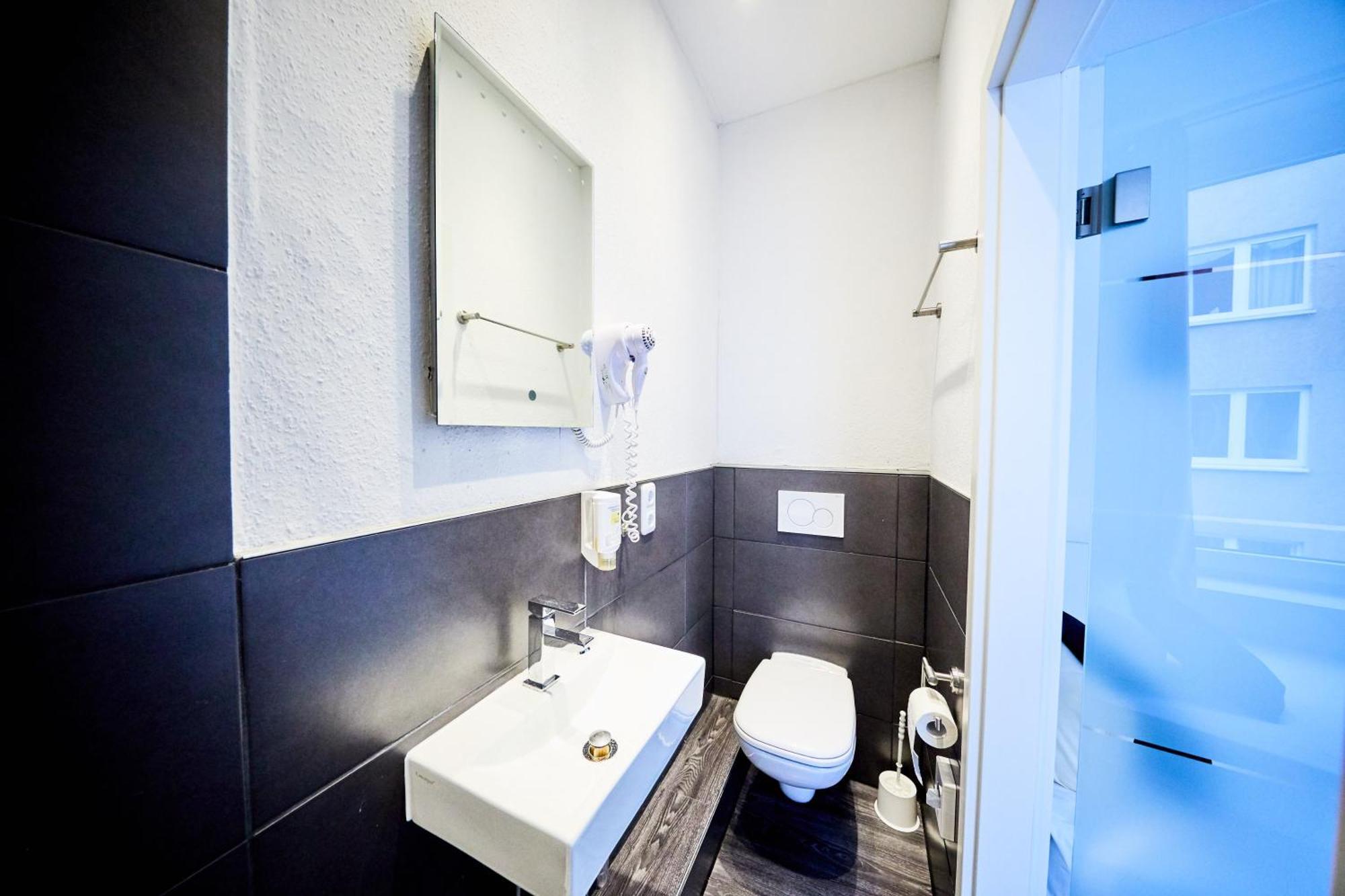 Hotel Alt Deutz City-Messe-Arena Kontaktloser Self Check-In Koln Bagian luar foto