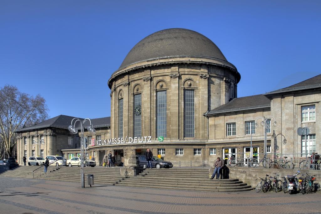 Hotel Alt Deutz City-Messe-Arena Kontaktloser Self Check-In Koln Bagian luar foto